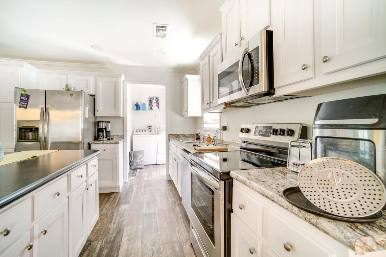 Charleston Home With Porch - 3 Mi To Folly Beach! 외부 사진